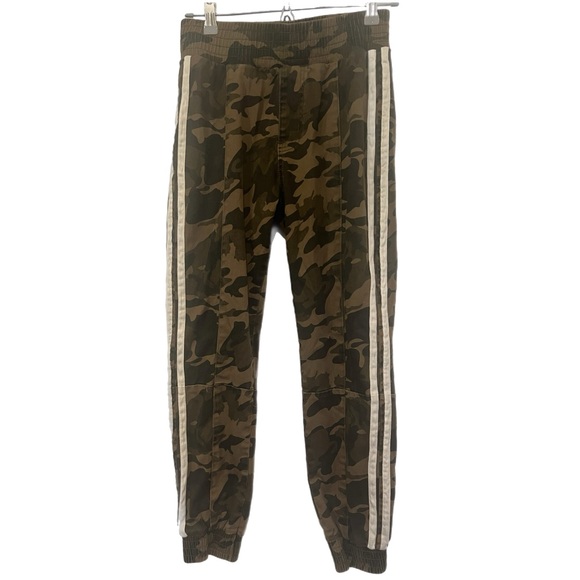 I & M Premium Jeans High Rise Camo Jogger Pants - Picture 1 of 3